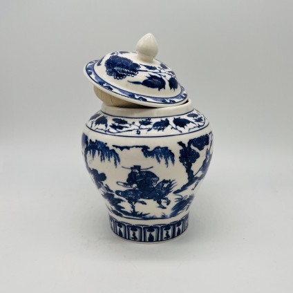 Blue and white porcelain tea jar