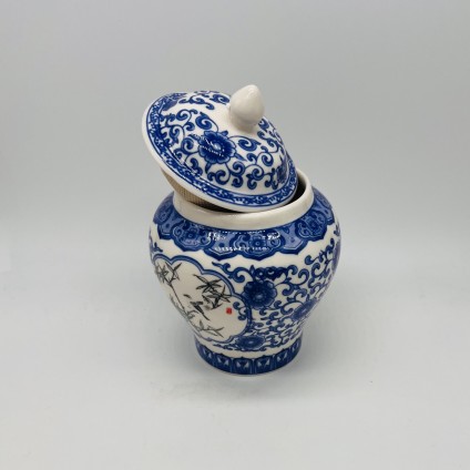 Blue and white porcelain tea jar