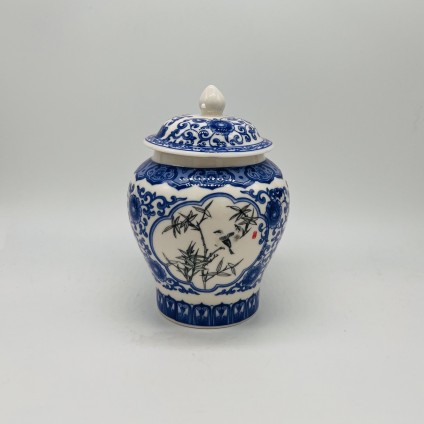 Blue and white porcelain tea jar