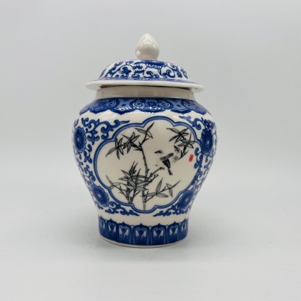 Blue and white porcelain tea jar